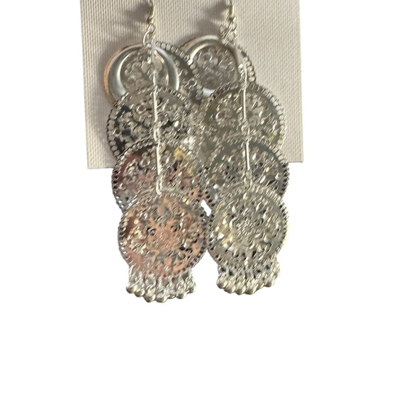 5/$25 NWT Silver Fashion Jewelry Dangle Earrings - Picture 2 of 2